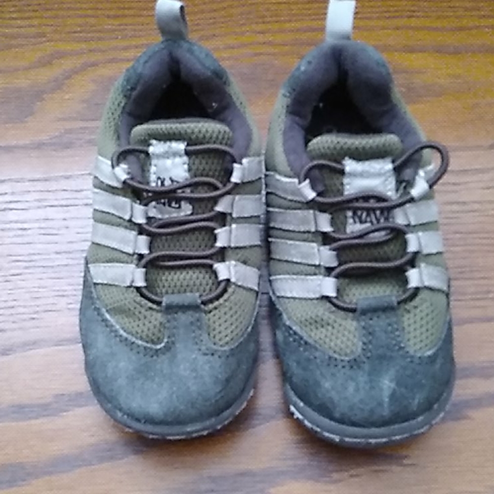 🌻 $8 or 3 for $12 🌻 Old Navy Trail Shoes